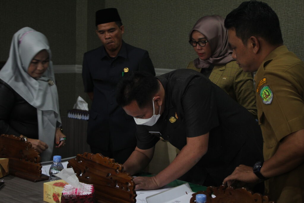 Paripurna Penandatangan Nota Kesepakatan KUPA-PPAS Tahun 2022 DPRD Bengkulu Tengah 