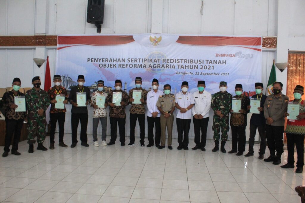 Presiden Jokowi Serahkan Sertifikat Tanah Untuk 149 Orang dari Kabupaten Benteng Secara Virtual 