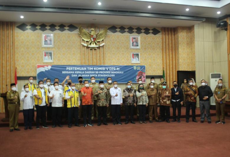 Wabup Bengkulu Tengah Hadiri Pertemuan Tim Komisi V DPR RI Dengan Seluruh Kepala Daerah se-Provisi Bengkulu 